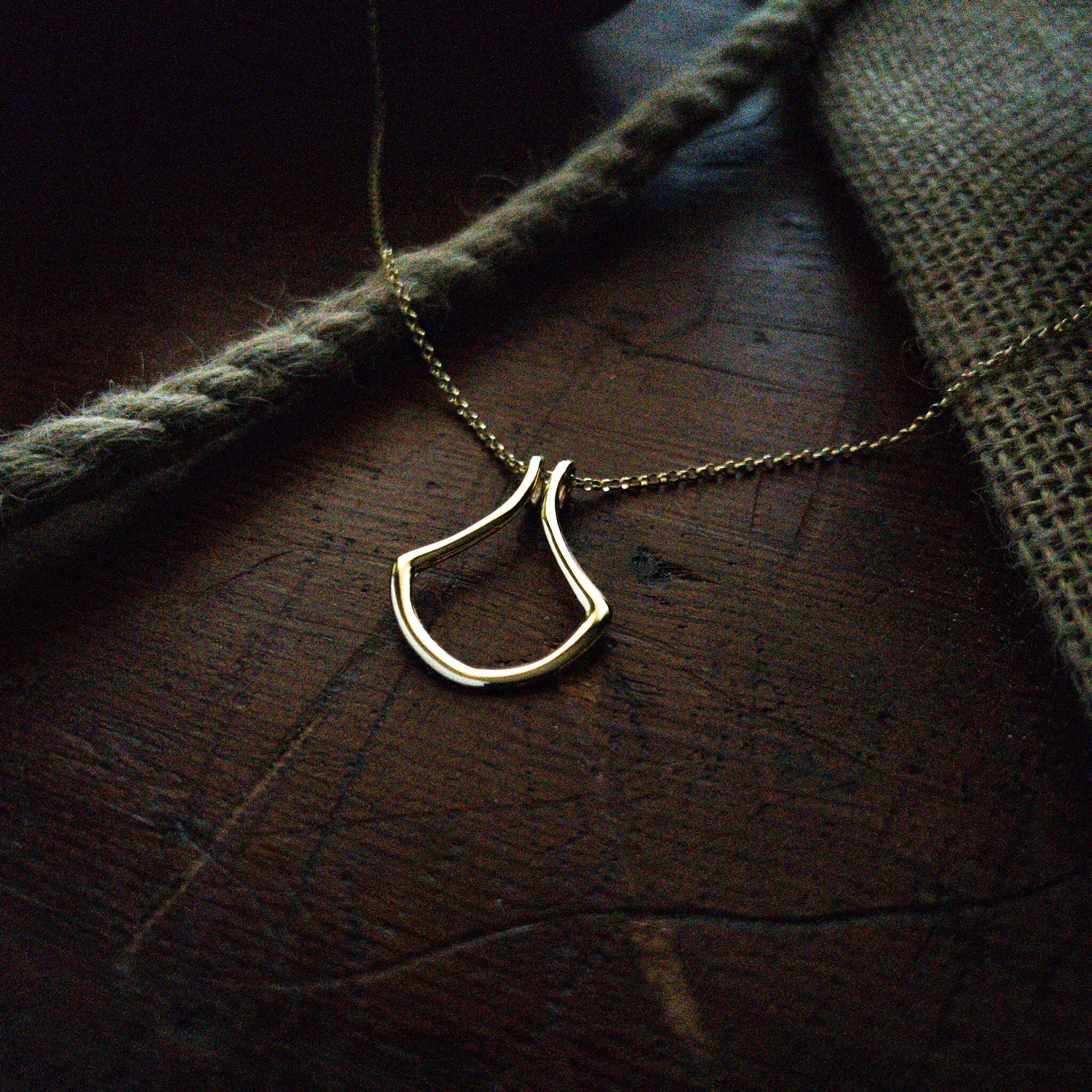 14K Gold Horseshoe Ring Holder Necklace: Unique Ring Keeper