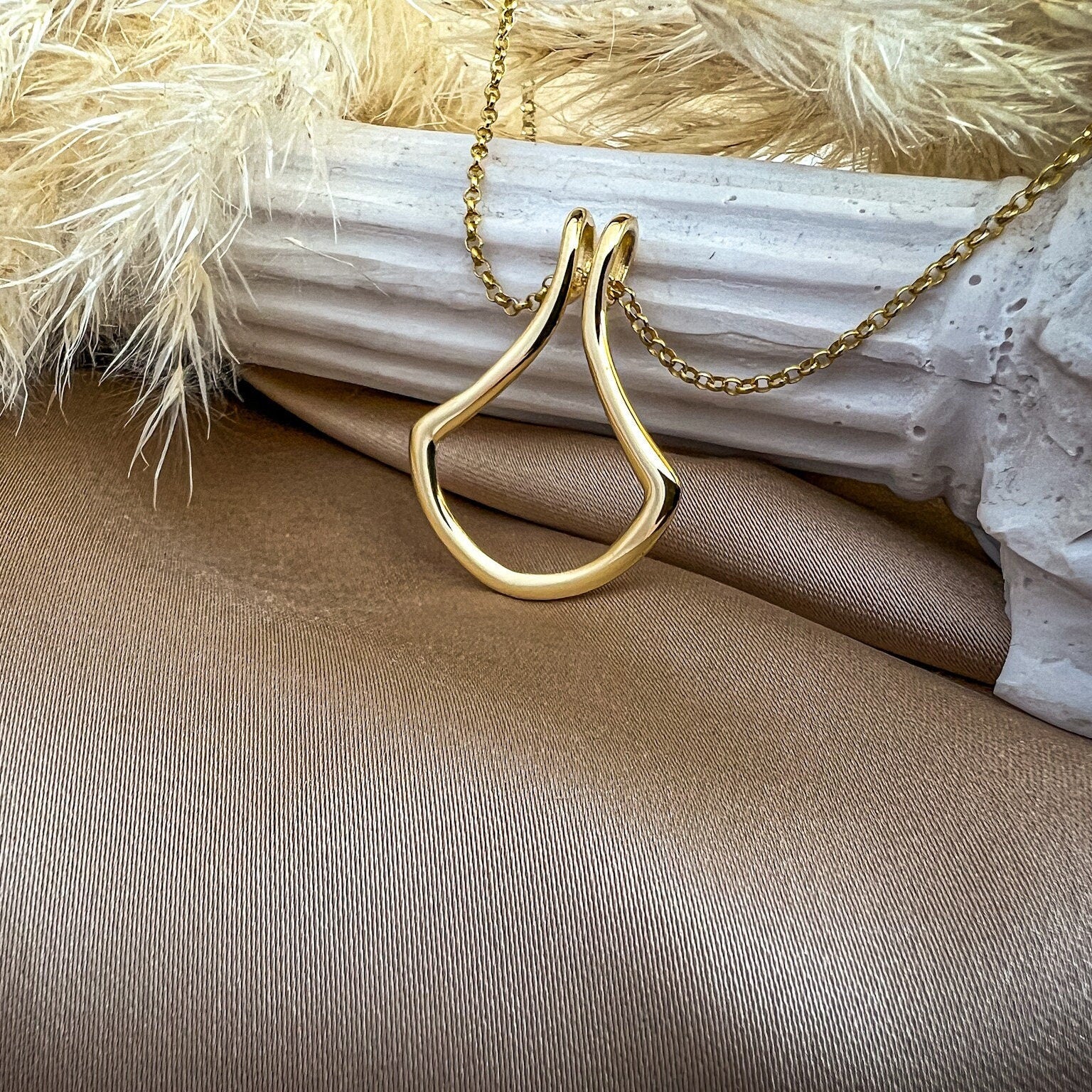 14K Gold Horseshoe Ring Holder Necklace: Unique Ring Keeper