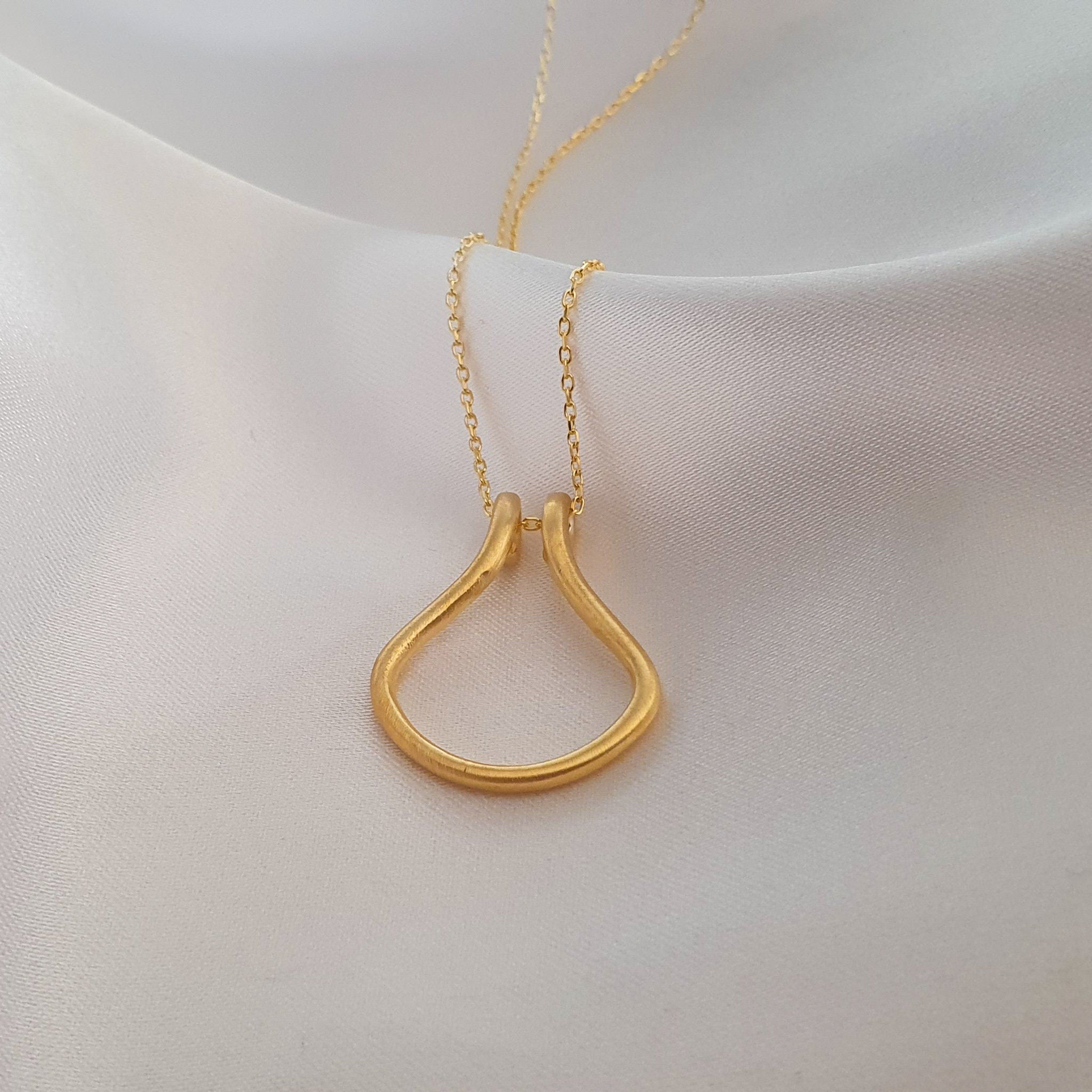 Matte Horsehoe Ring Holder Necklace