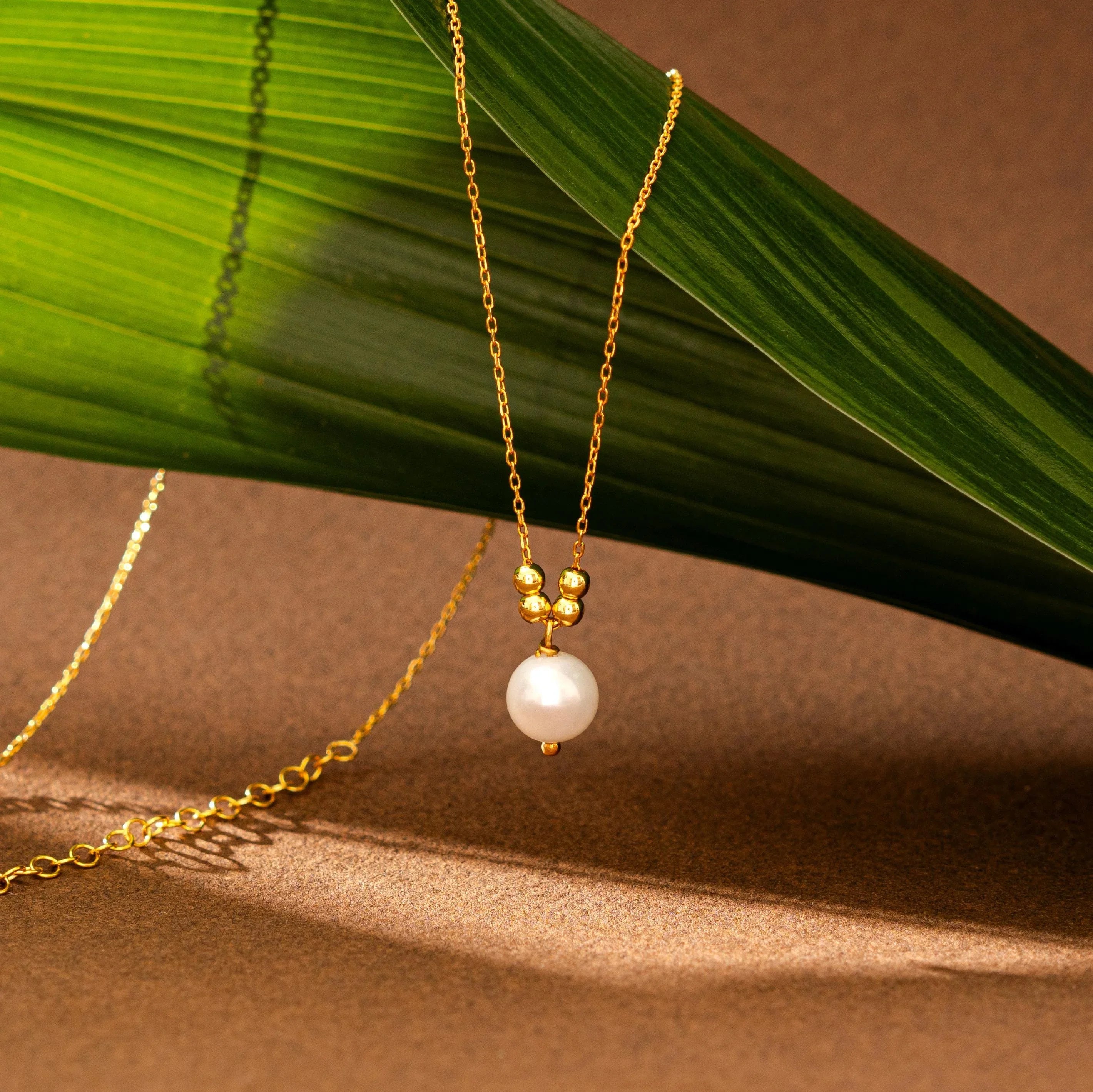 Elegant Gold Pearl Drop Necklace